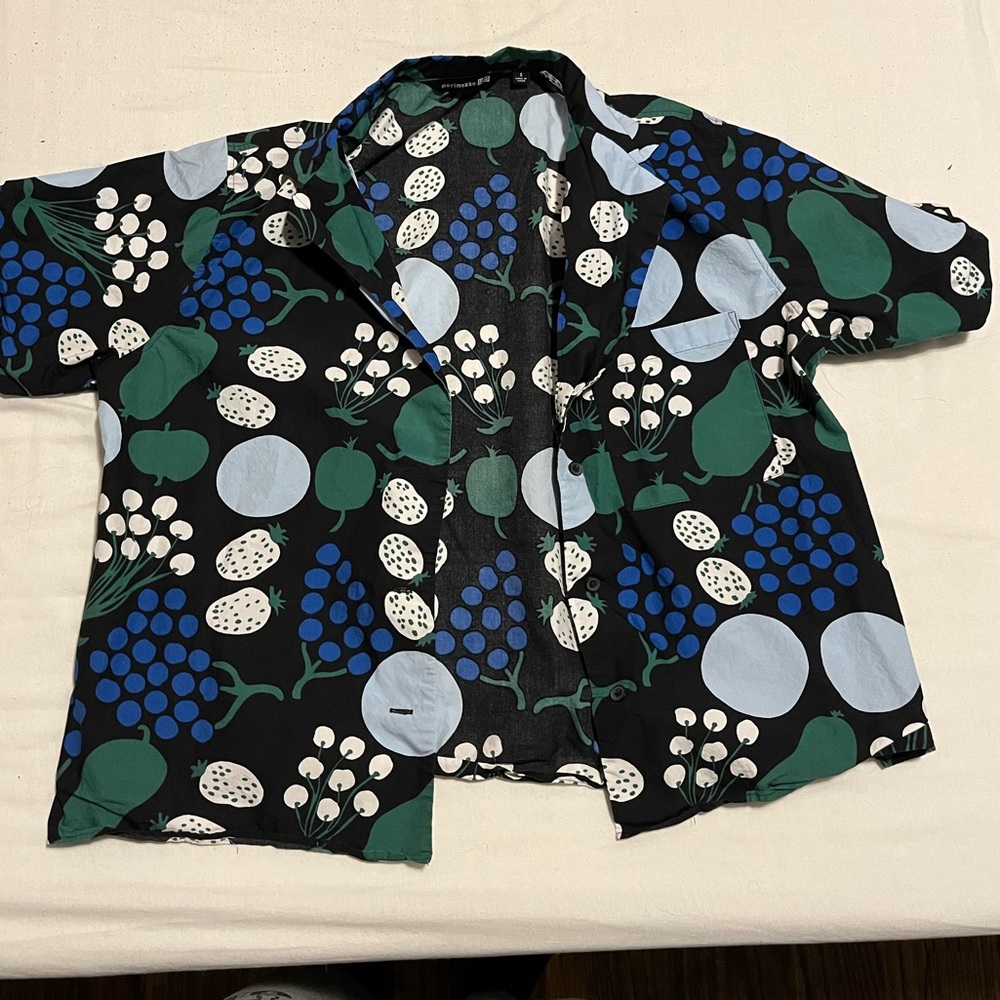 Uniqlo x marimekko Fruit patterned button down cropped shirt - Picture 1 of 5
